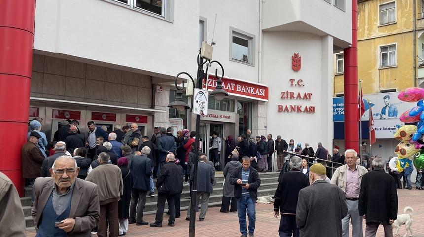 Emekliler dikkat! Birçoğu bunu bilmiyor: İlk maaş için bunu yapmak şart... 'Çok önemli 'banka' detayı