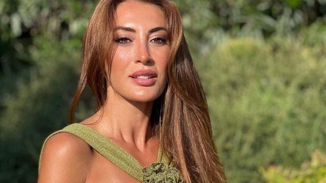 Survivor şampiyonu Merve Oflaz göğüs dekolteli poz verdi! Bu güzellik halis mi