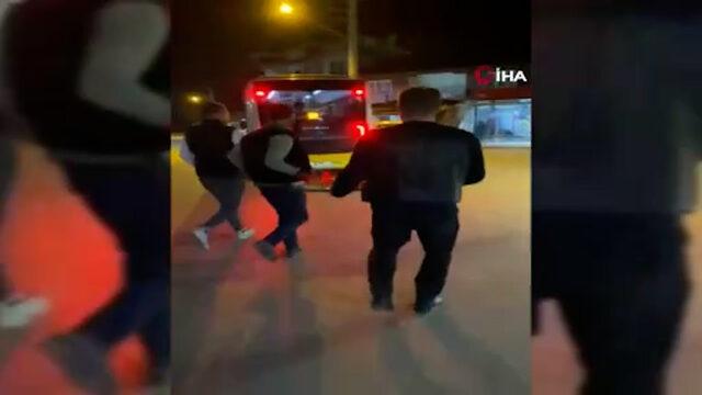 Kadir Gecesi nedeniyle otobüs ve minibüsü durdurup yolculara helva ikram ettiler