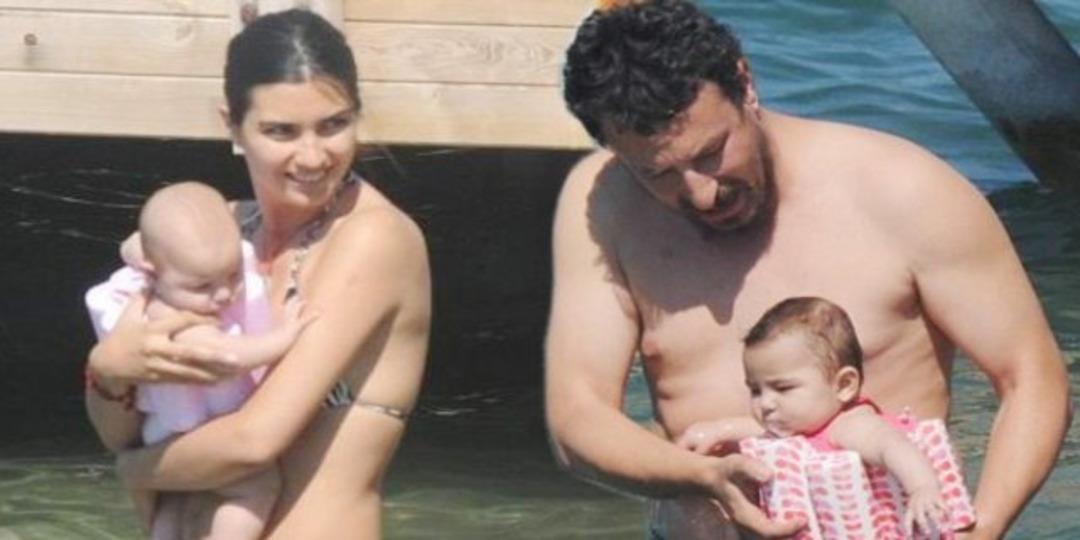 Tuba B&uuml;y&uuml;k&uuml;st&uuml;n balmumu fig&uuml;r&uuml;n&uuml; g&ouml;rmeye ikiz kızlarıyla gitmişti! G&ouml;renler "Babasının aynısı" dedi