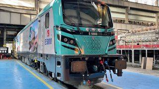 Bugüne kadar yurt dışından tedarik ediliyordu! En ve ilklerin buluştuğu E5000 raylara indi: İşte İlk yerli ve milli elektrikli anahat lokomotifi