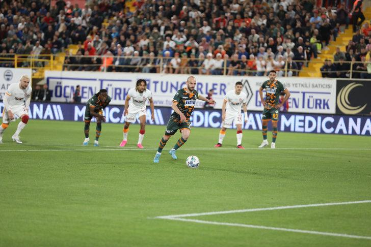 Alanyaspor Galatasaray karşılaşması sonrası spor yazarlarından dikkat çeken ifadeler! "Galatasaray çok başka bir şey, şampiyon gibi..." G3
