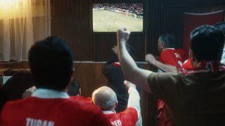 AK Parti'den yeni reklam: Kırmızının yanına beyaz gelince akan sular durur