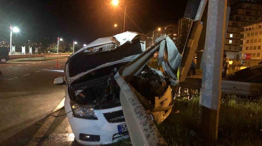 Rize’de feci kazada sürücüler burnu bile kanamadan kurtuldu