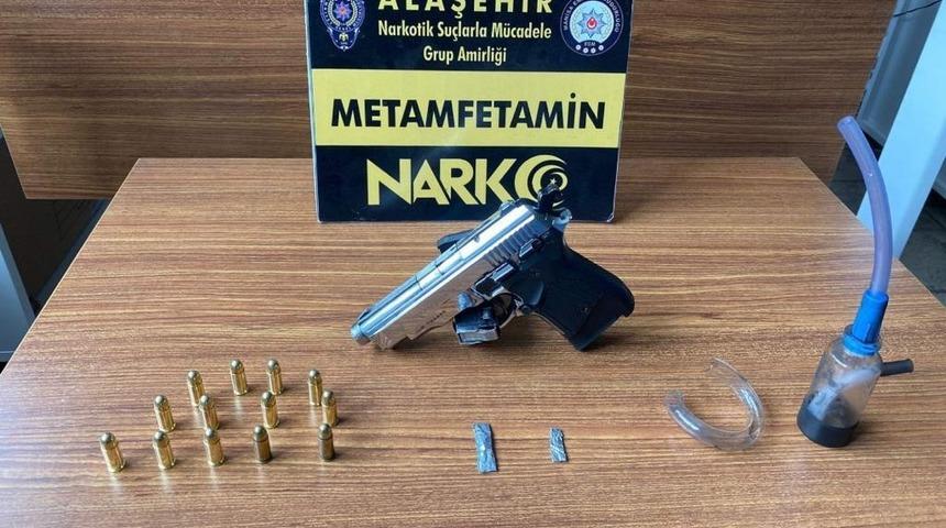 Manisa&rsquo;da 2 il&ccedil;ede uyuşturucu operasyonu