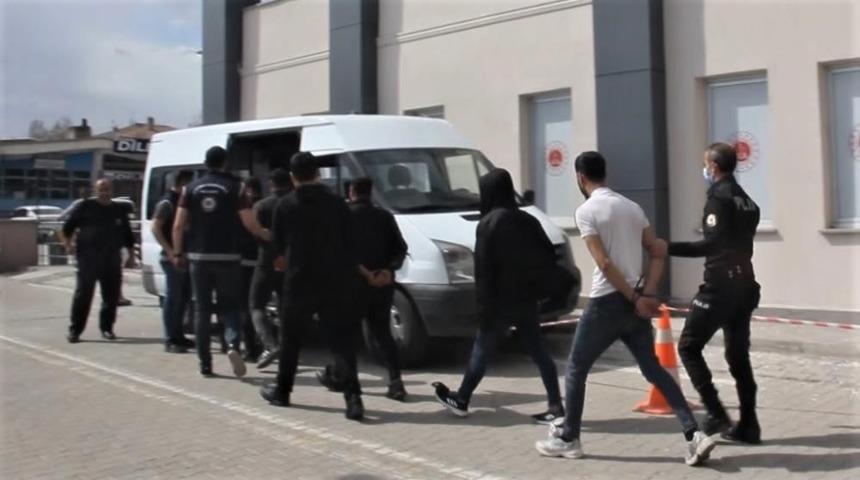 Erzincan’da çeşitli suçlardan aranan 35 kişi yakalandı, 8 kişi gözaltına alındı