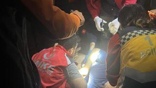 Dengesini kaybetti, her şey bir anda oldu! Sırtını çapa makinasına kaptırdı, kanlar içinde yere yığıldı