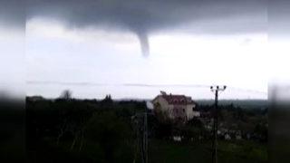 Silivri'de korkutan hortum! Vatandaşlar saniye saniye kaydetti