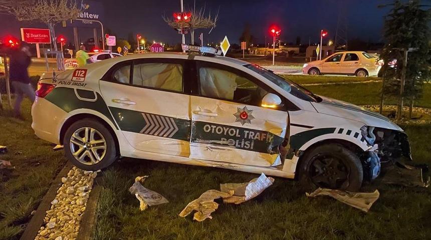 Aksaray'da polis aracı ile otomobil &ccedil;arpıştı! 3'&uuml; polis 6 kişi yaralandı