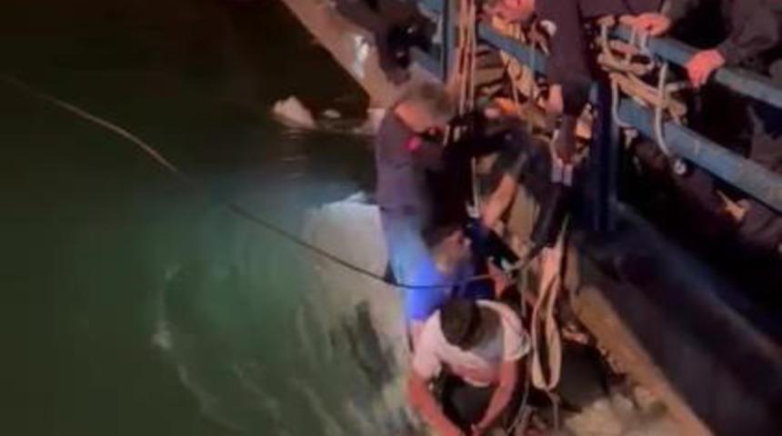 Sulama kanalına düşen minibüste can pazarı! İtfaiye ekipleri seferber oldu