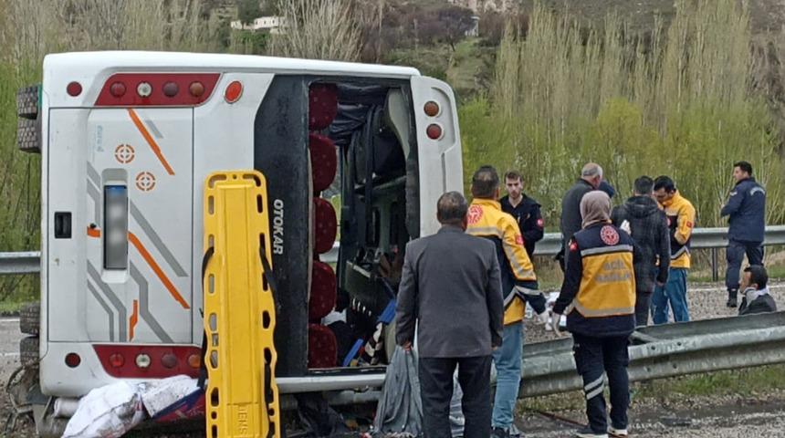 Sivas'ta feci kaza! Yolcu otobüsü devrildi: 10 yaralı