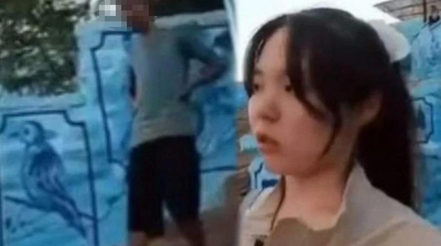 Taciz anlarını saniye saniye kaydetti! Hindistan’da Koreli turiste cinsel organını teşhir eden adam tutuklandı