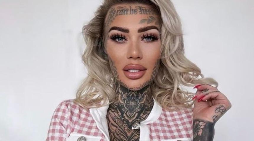 İngiltere’nin en dövmeli kadını olarak ünlendi! Mürekkeplerini göstermek için çırılçıplak kaldı... Göğüslerini elleriyle kapattı