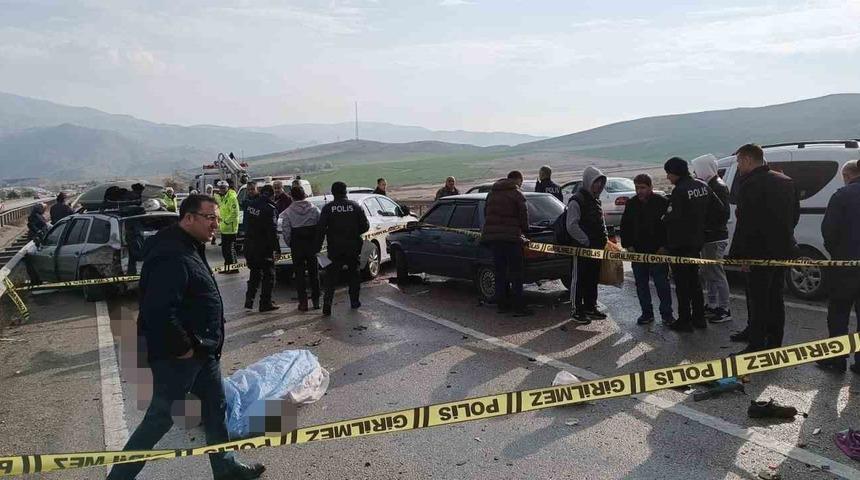 Ankara&rsquo;da zincirleme trafik kazası: 1 &ouml;l&uuml;, 11 yaralı