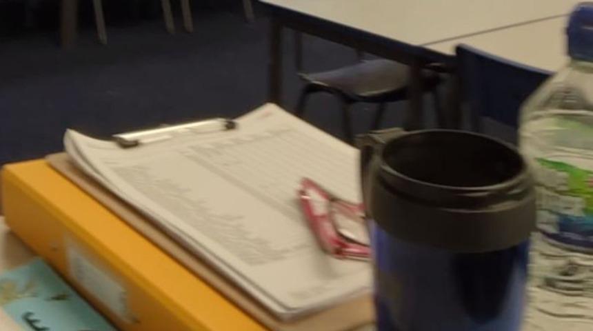 İlkokulda skandal anlar! Öğretmen boş sınıfta mastürbasyon videosu çekerken ifşa edildi... Görüntüler gündem yarattı