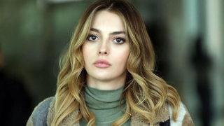 Melis Sezen hırkasının önünü açtı! Göğüs dekoltesiyle nefes kesti 