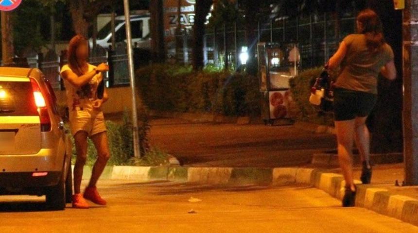 AYM’den emsal travesti kararı: Artık müşteri beklemek suç değil!
