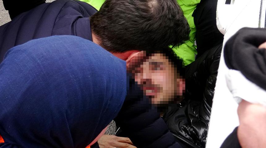 Kız arkadaşına sosyal medyadan arkadaşlık isteği gönderilince deliye döndü! İstek gönderen şahsı karnından bıçakladı