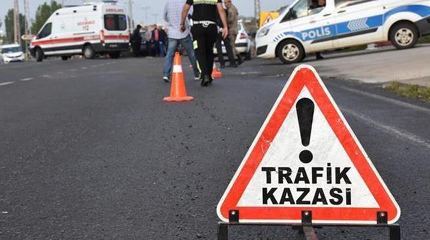 Tokat'ta trafik kazası: Ağaca çarpan minibüsteki 10 kişi yaralandı