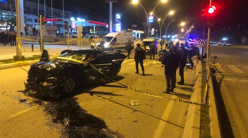 Çankırı'da iki otomobil çarpıştı, 1 kişi öldü, 1'i ağır 5 kişi yaralandı