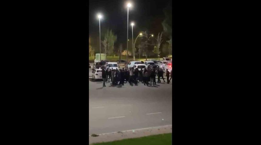 Kocaeli’de iki grubun kavgasında yumruklar havada uçuştu