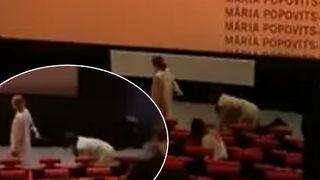 Skandal görüntüler! Kocasına tasma takıp sinema salonuna getirdi... Görenler şaşkınlığını gizleyemedi