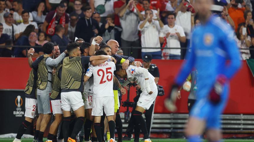 Fenerbahçe'ye az kalsın elenecek olan Sevilla, Manchester United'ı darmadağın etti!