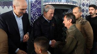 Bakan Akar bayram namazını Hatay'da kıldı: Bütün imkanlarımızı seferber ettik