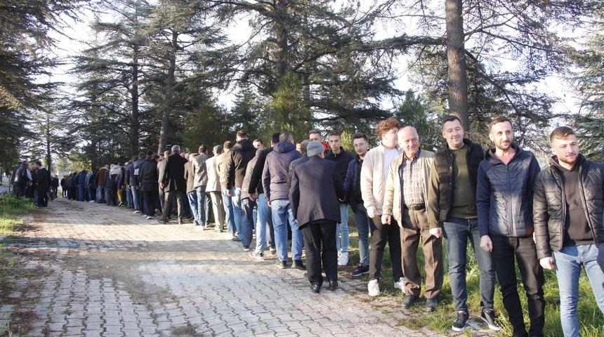 Bilecik'te bayramda birlikte mezarlık ziyareti geleneği yaşatıldı