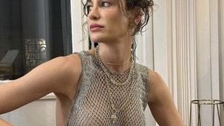 Berrak Tüzünataç tayt tulumuyla fiziğini sergiledi! Kendime yükseldim