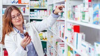 BAYRAMDA ECZANELER AÇIK MI? 21 Nisan Cuma bayramın 1. günü eczaneler kaça kadar açık? İl İl nöbetçi eczane sorgulama