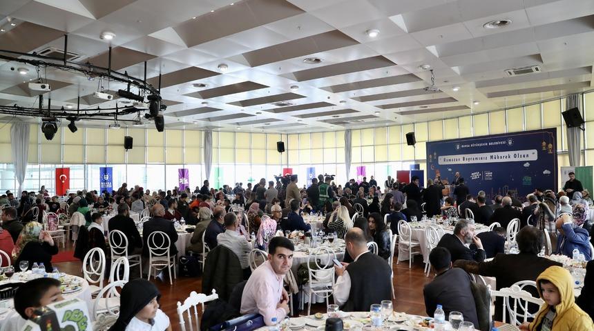 Bakan Varank, Bursa'da depremzedeler, şehit yakınları ve gazilerle bir araya geldi: