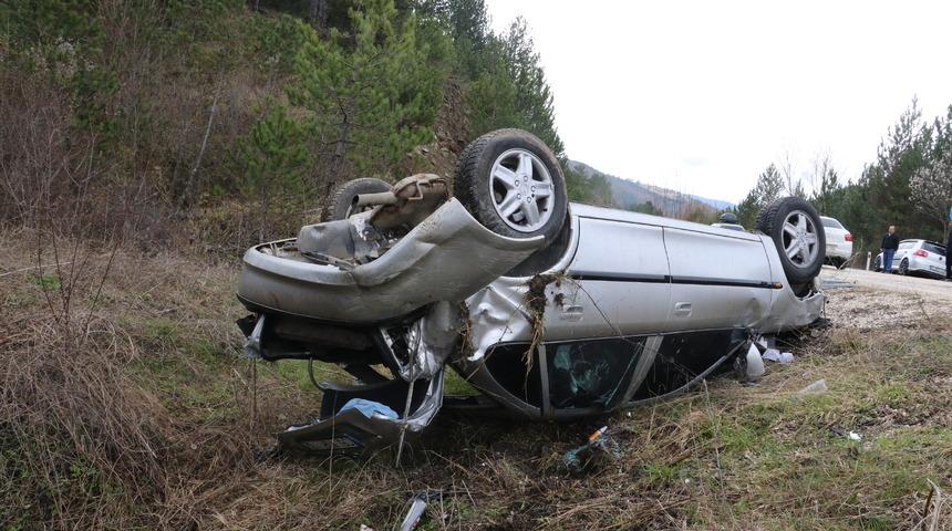 Bayramlaşmaya gidenlerin bulunduğu otomobil devrildi, 1 çocuk öldü, 4 kişi yaralandı