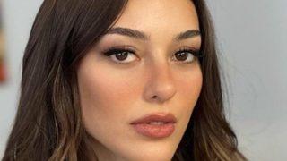 Dilan Çiçek Deniz şezlongta sere serpe uzandı! Bikinili pozuna beğeni yağdı