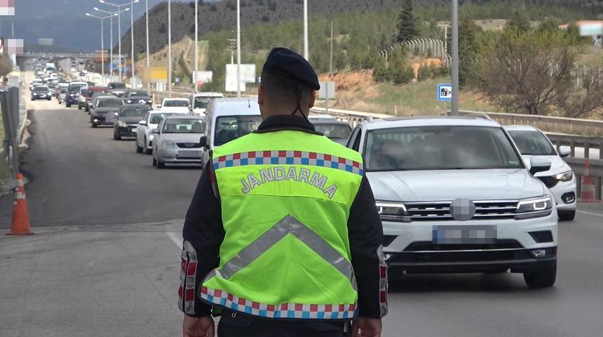 43 ilin geçiş güzergahı! "Kilit kavşak"ta bayramın ilk gününde de manzara yine aynı