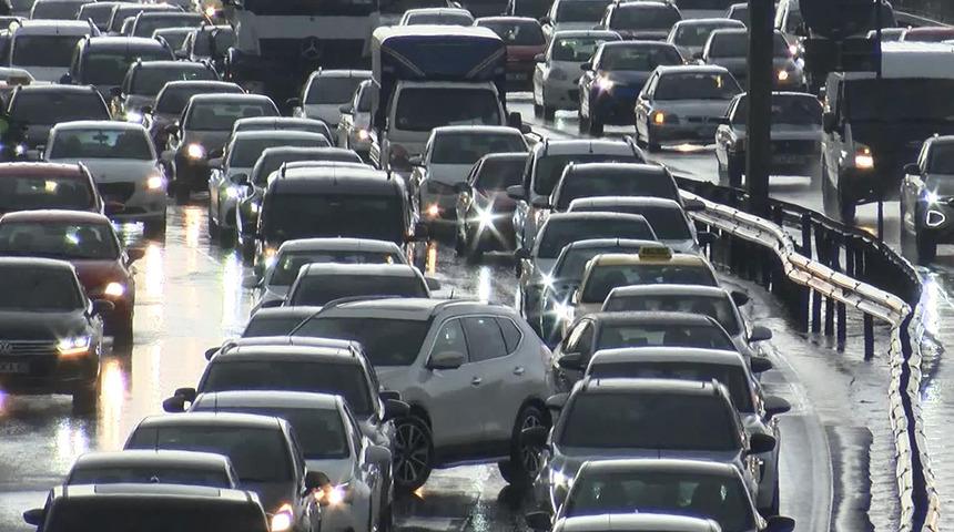 Herkes 'Bayramda İstanbul boş olur' diye bekliyordu ama... Trafik yoğunluğu yüzde 80'i buldu