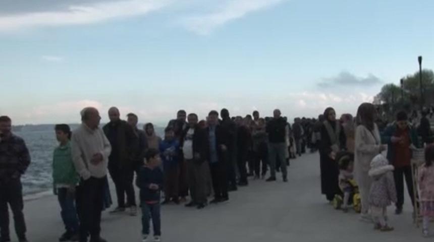 Bayramın ilk gününde de boş kalmadı! TCG Anadolu gemisinde ziyaretçiler uzun kuyruklar oluşturdu