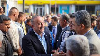 Dışişleri Bakanı Çavuşoğlu, Antalya'da vatandaşlarla bayramlaştı: