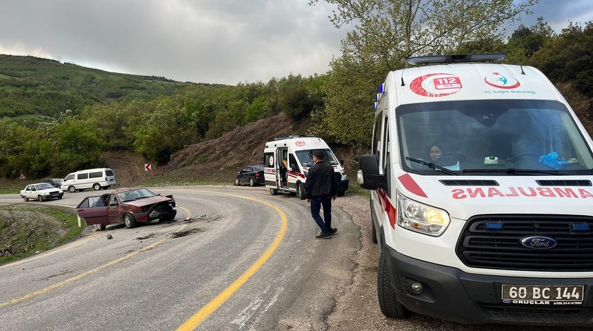 Tokat'ta 2 otomobilin çarpıştığı kazada 7 kişi yaralandı