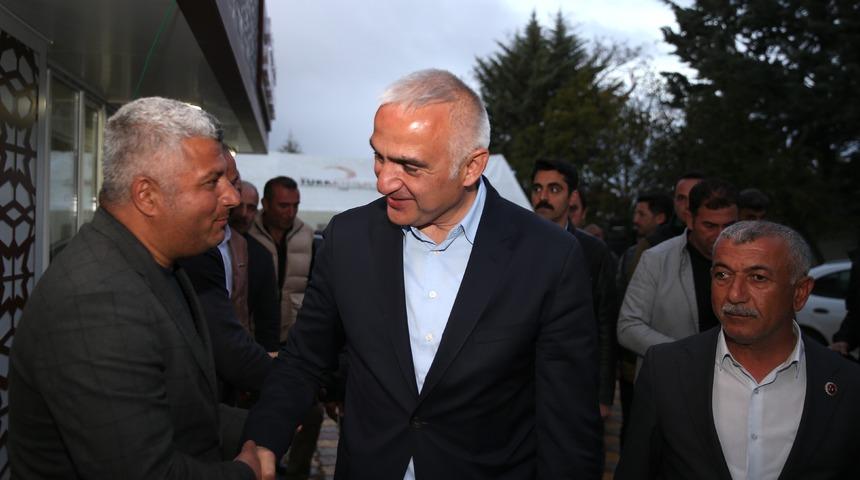 Kültür ve Turizm Bakanı Ersoy, Malatya'da depremzedelerle bayramlaştı