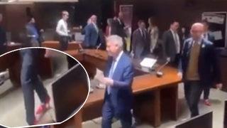 Kanadalı milletvekillerinden topuklu ayakkabılı protesto! Pembe topuklu ayakkabı giyerek kadınlara destek verdiler