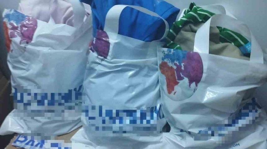 &Ccedil;aldıkları kıyafetler ile birlikte yakalandılar