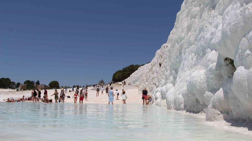 Pamukkale’de bayram yoğunluğu