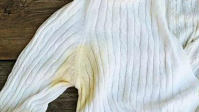 Tek kaşıkta çamaşırları ilk günkü gibi bembeyaz yapıyor! Sararmış çamaşırları beyazlatmak için...