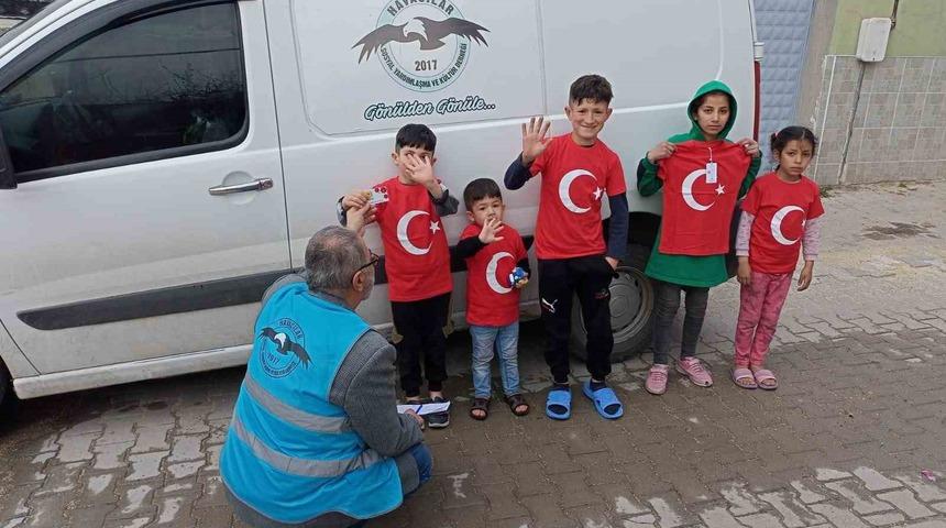 Gönüllü havacılardan miniklere 23 Nisan hediyesi