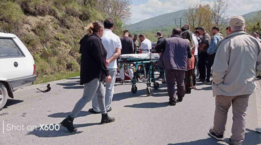 Alaplı’da motosiklet otomobille çarpıştı: 2 yaralı
