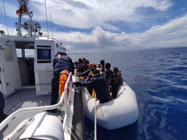 İzmir açıklarında göçmen hareketliliği, yüzlerce göçmen karaya çıkartıldı G2