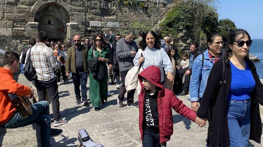 Amasra’da kilometrelerce araç kuyruğu oluştu