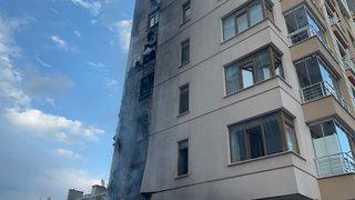 Eskişehir'de apartmanın giriş kısmında çıkan yangın hasara neden oldu