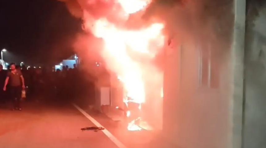 Depremzedelerin kaldığı konteynerde korkutan yangın!